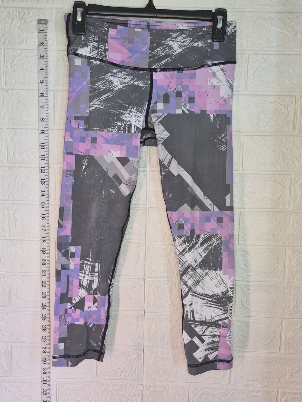 Lululemon Soulcycle Leggings Womens estimated 6 Purple pixelated digital Capri